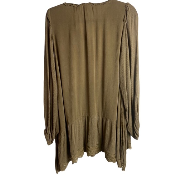 Gimmicks By BKE Size Large Oversized Peplum Shirt Olive Green Gauze Boho Lace - Picture 5 of 10